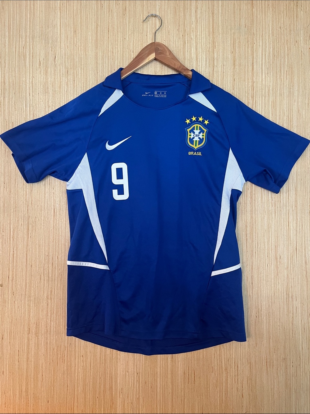 Nike 2002-2003 Brazil away jersey featuring Ronaldo's number 9 - Size M